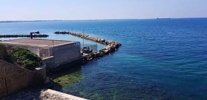 Al Molo Sant'Eligio Hotel Taranto Exterior photo